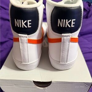 Nike Blazer Mid ‘77 Vintage – White/Mantra Orange (Boys Size 4)